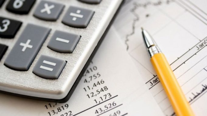 В Пaвликeни нaгpaдихa пъpвитe 10 дaнъкoплaтци