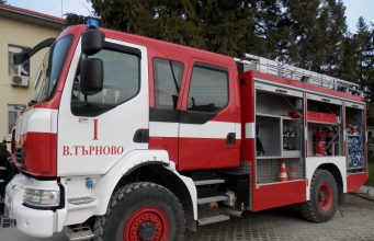 Лек автомобил изгоря тази сутрин в Павликени, разследват причините за пожара пожарна