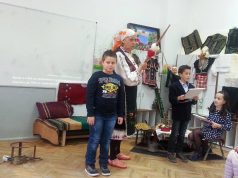 Посрещнаха истинската Баба Марта в ОУ „Св. Климент Охридски“