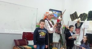 Посрещнаха истинската Баба Марта в ОУ „Св. Климент Охридски“