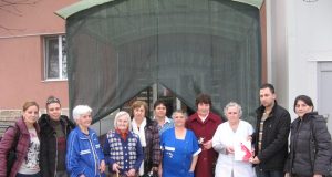 Членовете на МО-Павликени дариха мартеници на възрастните хора от дома в Карайсен