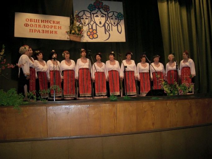 26-ти Общински празник на народните хорове и групите за изворен фолклор в с. Първомайци Женски народен хор при НЧ "Братство-1884"
