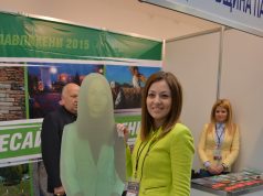 Виртуална водеща посреща на щанда на Павликени на туристическата борса