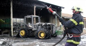 Запалиха трактори за 1.5 млн. лева край Павликени