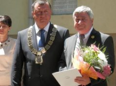 Почетни граждани на Павликени: проф. Христо Белоев проф. Христо Белоев (дясно)