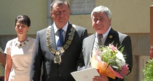 Почетни граждани на Павликени: проф. Христо Белоев проф. Христо Белоев (дясно)