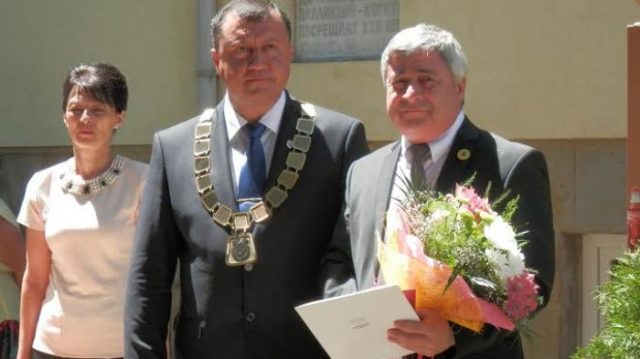 проф. Христо Белоев (дясно)
