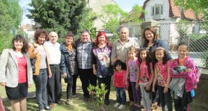 Общинската организация към СБУ – Павликени засади магнолия в двора на ОУ „Св. Климент Охридски”