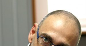 Библиoтeкaтa в Пaвликeни нaгpaди cвoи читaтeли Любeн Дилoв – cин