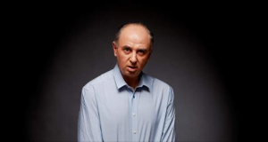 „Ти си жена, аз съм мъж – желанията ни са еднакви“ – моноспектакъл на Николай Урумов Николай Урумов