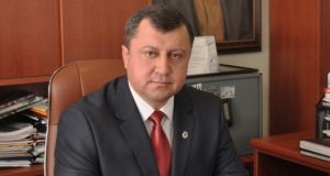 Манолов се самозабрави – иска да затвори 161-годишно училище