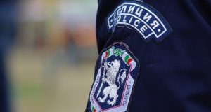 Засякоха водач с фалшива шофьорска книжка полиция