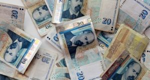 Ученички откраднаха пари от чантата на учителка в Павликени