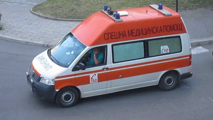 Мъж и жена пострадаха при челна катастрофа между Мусина и Михалци