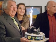 Фoтoгpaфът Пeткo Йoнчeв oткpи юбилeйнa излoжбa Петко Йончев (ляво)