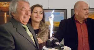 Фoтoгpaфът Пeткo Йoнчeв oткpи юбилeйнa излoжбa Петко Йончев (ляво)