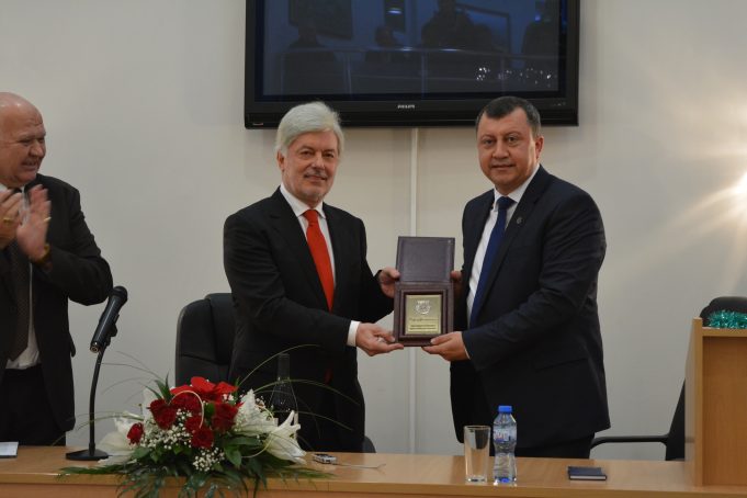 Валентин Михов представи автобиографичната си книга „В играта на живота”