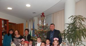 Сурвакари от Бяла черква благословиха кмета и администрацията на Община Павликени