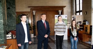 Петър Йорданов от Павликени спечели есеистичния конкурс на тема „Какво ми дава и какво ми взема Интернет“