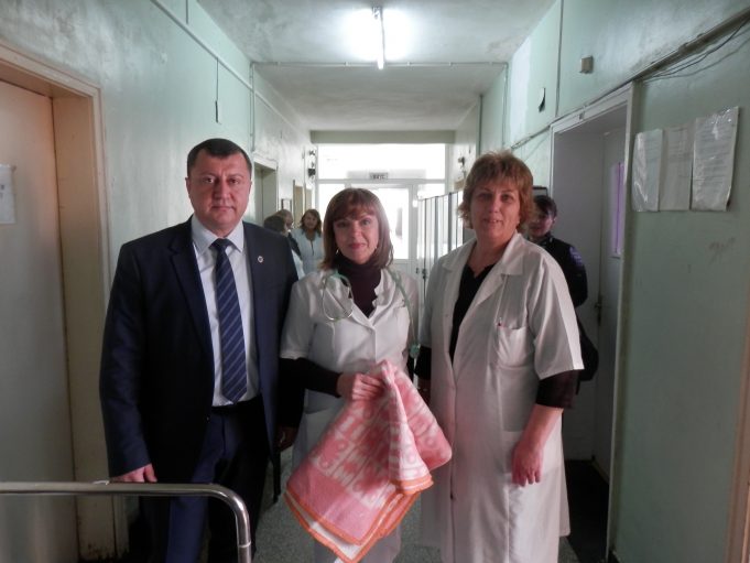 Дариха 30 одеяла за МБАЛ Павликени