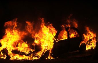 Две коли на младо семейство изгоряха в Павликени