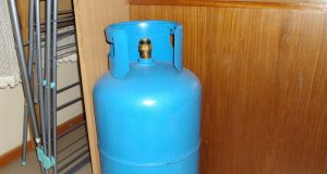 Взрив на газова бутилка събори къща в Бяла черква