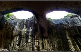 „Очите на Бога“ – Проходна пещера