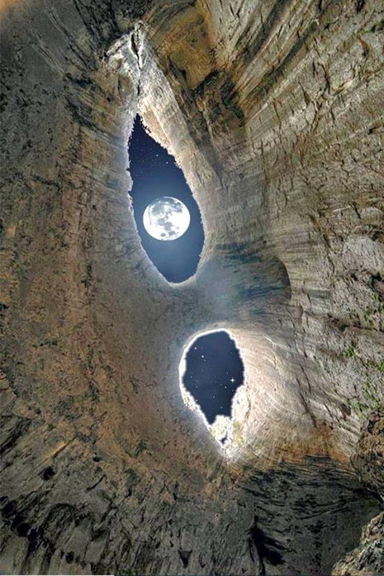 пещера очите на бога