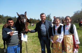 Младен Огнянов показа най-красивия кон на Старостилен Тодоровден в Павликени