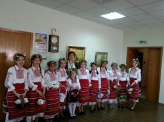 Лазарки посетиха общинската администрация в Павликени