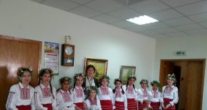 Лазарки посетиха общинската администрация в Павликени