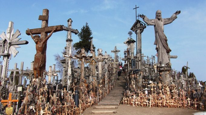 Свещеният Хълм на кръстовете
