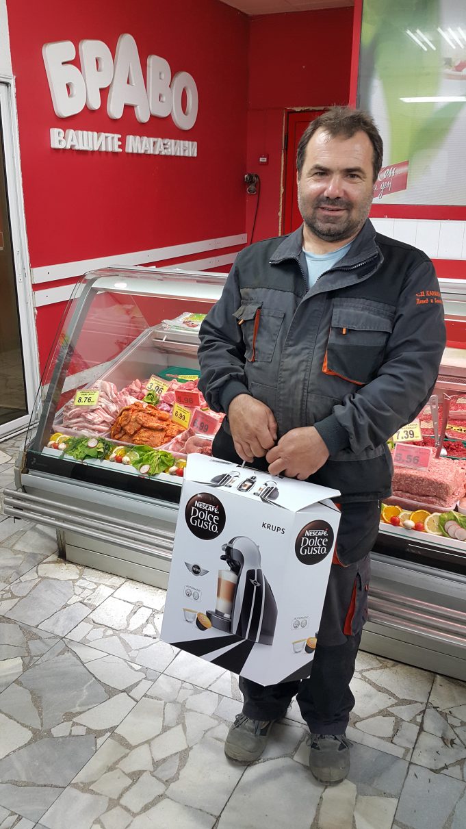 Г-н Емил Петров спечели кафе машина от томболата на кафе Dolce Gusto и магазини БРАВО