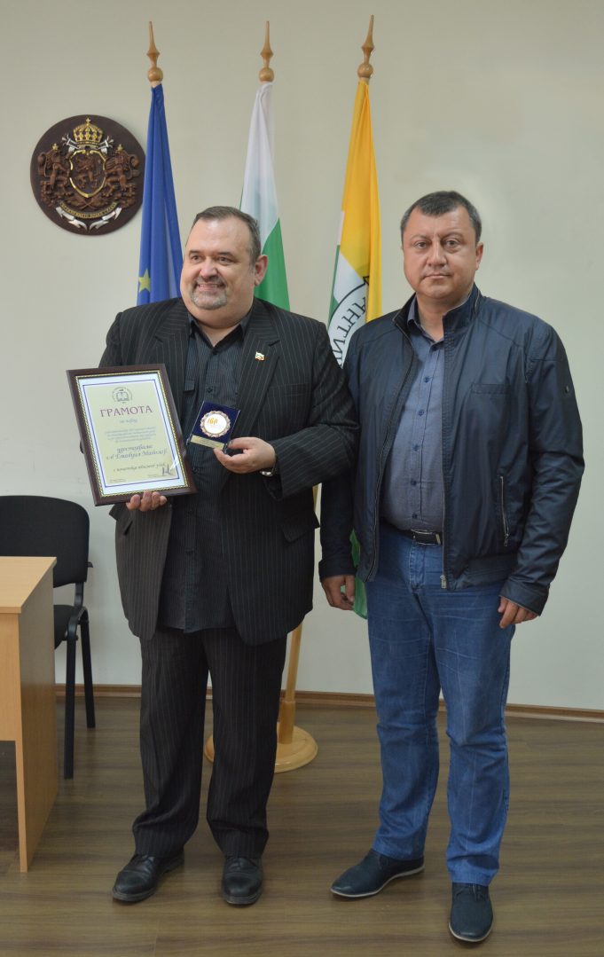 Кметът на Павликени е получил почетния знак на Съюза на българските читалища