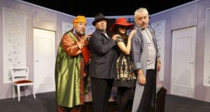 Драматичен театър „Йордан Йовков“ – Добрич с постановката „Мафия и нежни чувства“