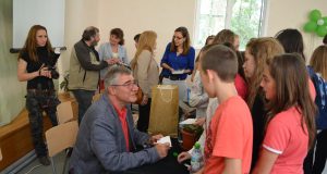 Ученическо писмо до Антарктида води проф. Христо Пимпирев в Павликени