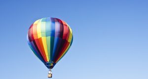 17 от най-големите производители на декоративна растителност в Европа летяха с балони над Павликенския край