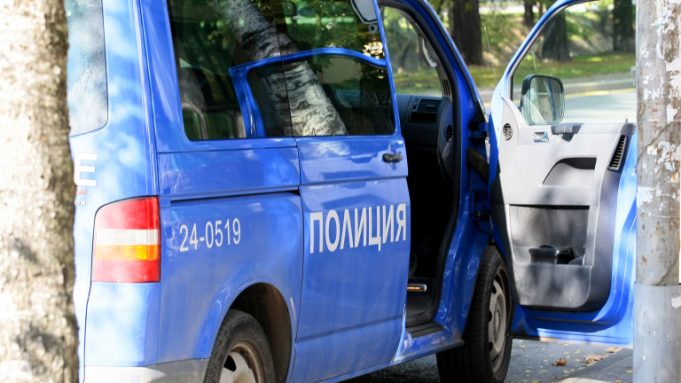 Полицията издирва 33-годишен телефонен измамник от Павликени полиция