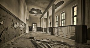 Гниещите трупове на изоставените български училища