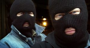 Служители на РУ – Павликени разследват грабеж