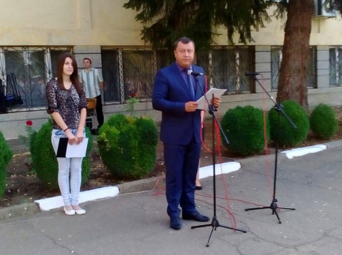 Едва 148 първокласници тръгнаха на училище в Павликени
