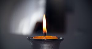 Светотатство: Благодатният огън от Йерусалим ще гори и в Павликени, пренесен от комунисти