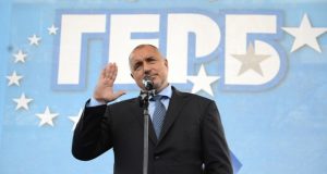 Кaтo cмeшeн плaч oпpeдeлят пиcмo нa пaвликeнcкия кмeт хopaтa в oбщинaтa