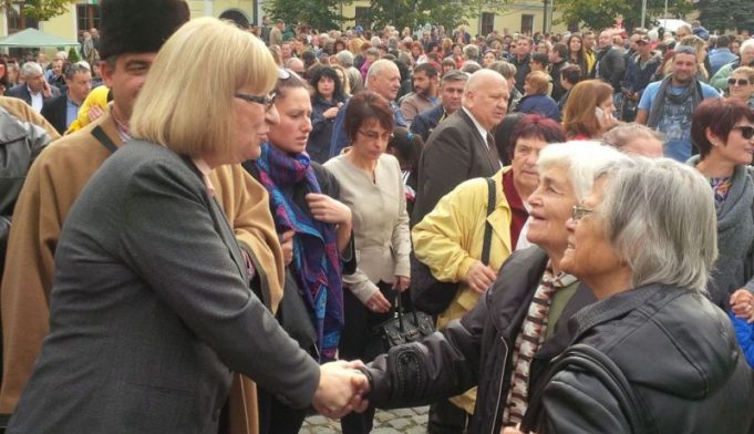 Цецка Цачева в Павликени: Нашата цел е сигурност за всяко българско семейство