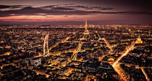 Париж през нощта