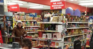 Павел Радославов на 7 г. изтегли наградите от томболата на магазини БРАВО