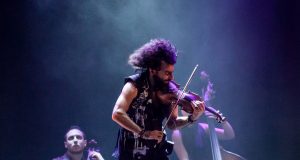 Виртуозният цигулар Ара Маликян разказва историята на една цигулка на българска сцена