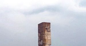 Римски обелиск край Павликени тъне в забрава