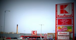 Шофьор от Павликени ограбен на паркинг пред „Кауфланд“