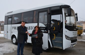 Нов автобус купи Община Павликени за СУ „Бачо Киро“